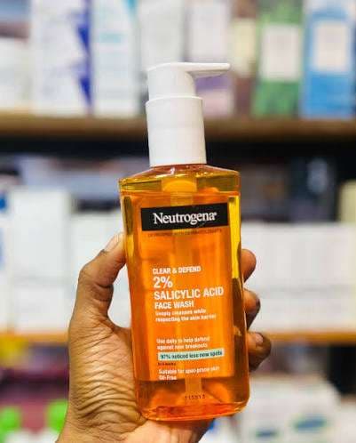 NEUTROGENA Clear & Defend 2% Salicylic Acid Face Wash - 200ml