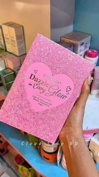 ROMCOM DAZZLE IN EVERY GLOW MAKEUP BOOK