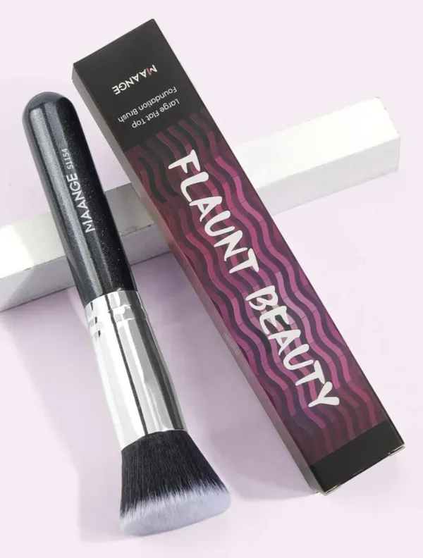 MAANGE Large Flaunt Beauty Foundation Brush - Image 3