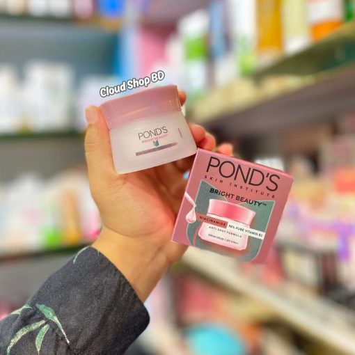 POND'S Bright Beauty Cream Anti-Spot Fairness Day Cream SPF 15 PA++