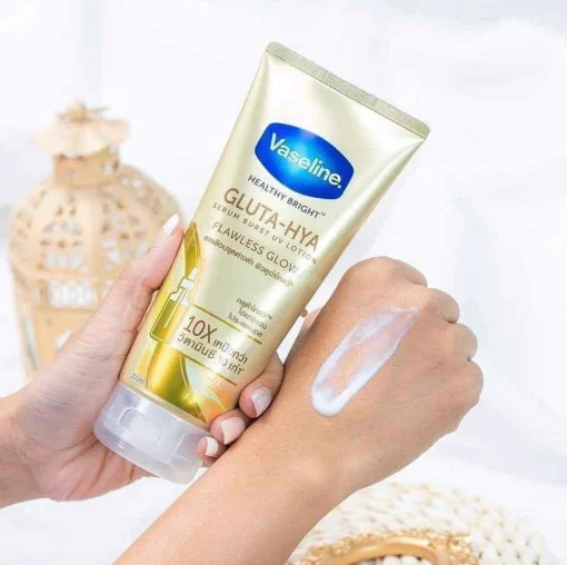 Vaseline Gluta Hya Flawless Glow Serum in Lotion - 300ml - Image 2