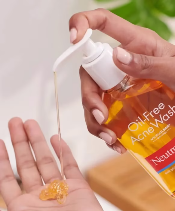 Neutrogena Oil-Free Acne Face Wash -80ml - Image 2
